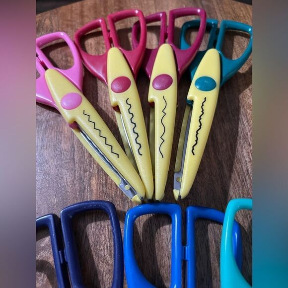 New Crafting Scissors. Set of 8. - Picture 3 of 3